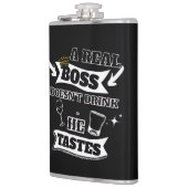 Ein echter Boss Flachmann (Links)