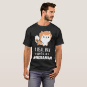 Ein echter Mann bekommt einen Spitz T-Shirt (Vorne ganz)