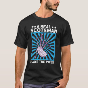 Ein echter Schotter spielt die Pipes Scottish and T-Shirt