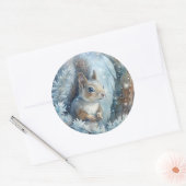 Ein Eichhörnchen im Winter Runder Aufkleber (Umschlag)