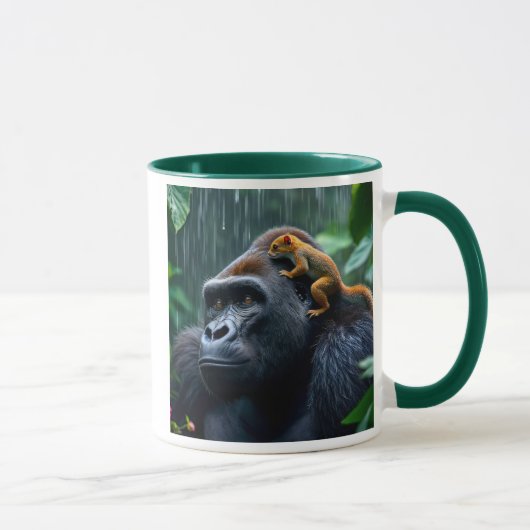 Ein Eichhörnchen klettert einem Gorilla den Kopf. Tasse (Rechts)