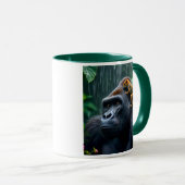 Ein Eichhörnchen klettert einem Gorilla den Kopf. Tasse (VorderseiteRechts)