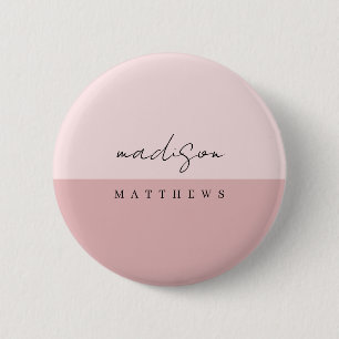 Ein einfaches, rosa, stylisches Monogramm Button