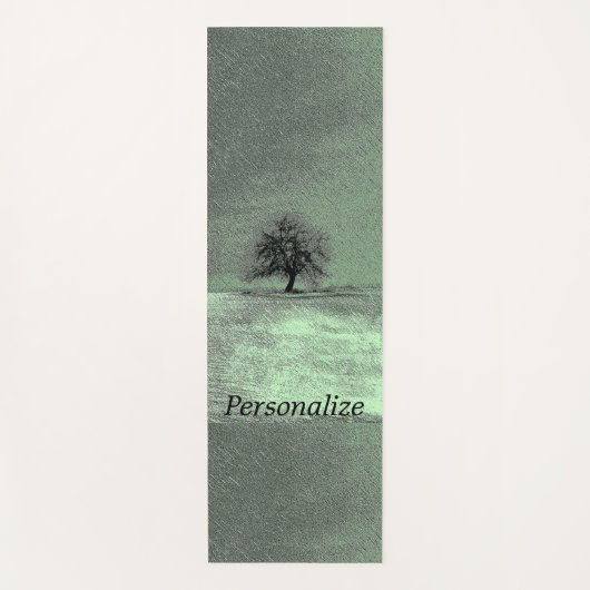Ein einsamer Baum in schwarz und grün mit deinem N Yogamatte (Vorderseite)