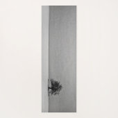 Ein einsamer Baum in schwarz-weiß Yogamatte (Rückseite)