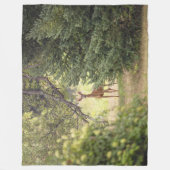 Ein einsamer Hirsch Fleecedecke (Vorderseite)