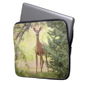 Ein einsamer Hirsch Laptopschutzhülle (Vorderseite Links)