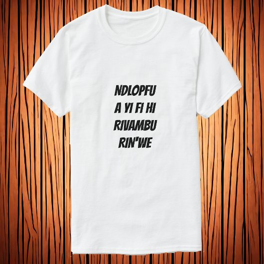 Ein Elefant die nicht von einer (gebrochenen) Ripp T-Shirt