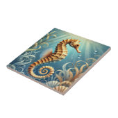 Ein elegantes Seepferd, das unter Wasser schwimmt Fliese (Seite)