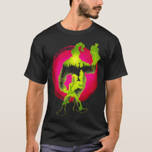 Ein Erdwurm mit einem robotischen Anzug T-Shirt