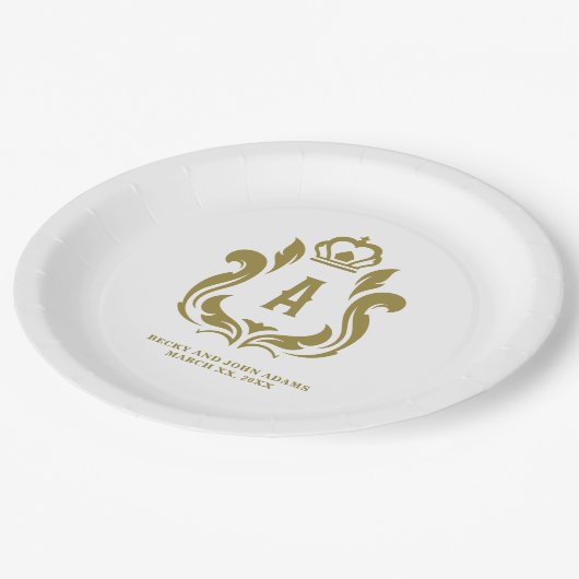 Ein erstes Gold-Wappen Pappteller (Schrägansicht)