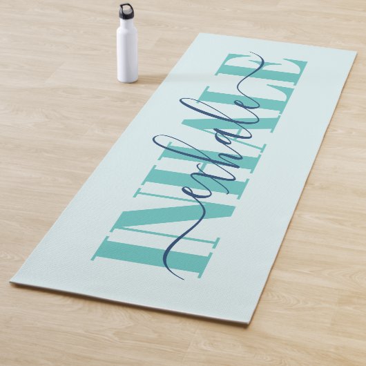 Ein exhales, modernes türkisfarbenes Zitat Yogamatte (Beispiel)
