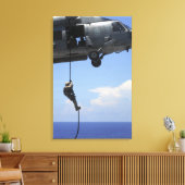 Ein explosiver Sanitäter Leinwanddruck (Insitu (Wohnzimmer))