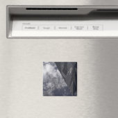 Ein F-117A-Nachtwächter fliegt hoch über dem Berg Magnet (In Situ (Geschirrspüler))