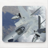 Ein F-15 Adler zieht von einem KC-135 weg Mousepad (Vorne)