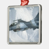 Ein F-16-Aggressor Ornament Aus Metall (Links)