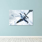 Ein F-16 Aggressor sitzt in Kontaktposition Leinwanddruck (Insitu (Holzboden))