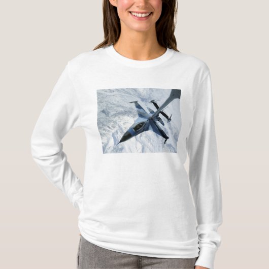 Ein F-16 Aggressor sitzt in Kontaktposition T-Shirt (Vorderseite)