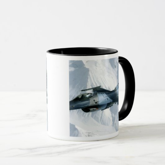 Ein F-16-Aggressor Tasse (VorderseiteRechts)