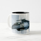 Ein F-16-Aggressor Zweifarbige Tasse (Vorderseite Links)