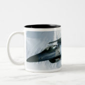 Ein F-16-Aggressor Zweifarbige Tasse (Links)