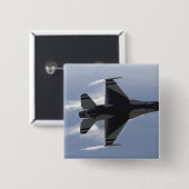 Ein F-16-Kampffalken zieht hohe Gs Button (Vorne & Hinten)