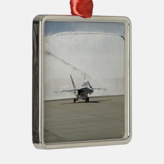 Ein F-18-Flugzeug Silbernes Ornament (Rechts)