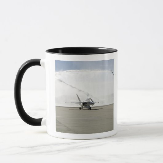 Ein F-18-Flugzeug Tasse (Links)