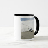 Ein F-18-Flugzeug Tasse (VorderseiteRechts)