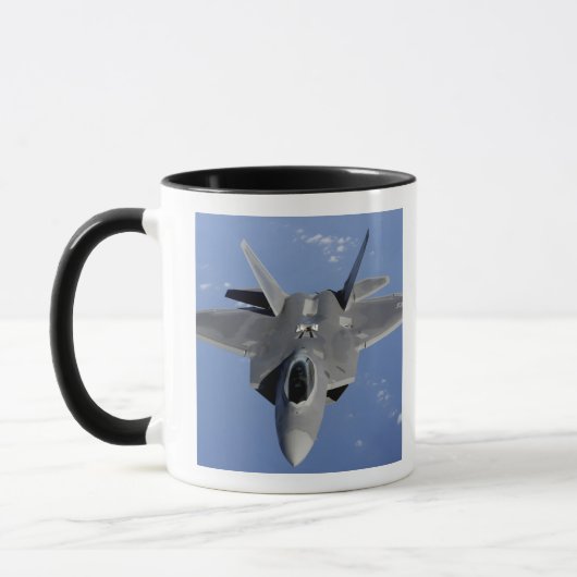 Ein F-22 Raptor bewegt sich in Position, um f 2 zu Tasse (Links)