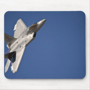Ein F-22 Raptor-Flugzeug Mousepad