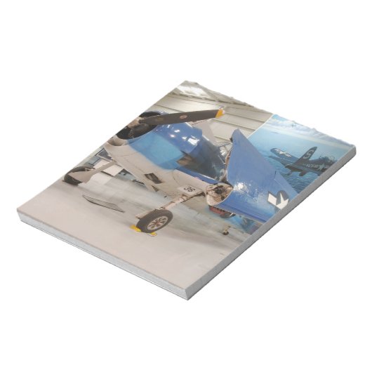 Ein F-6F-Hellcat-Flugzeug des Zweiten Weltkriegs Notizblock (Rotiert)