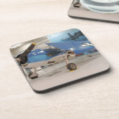 Ein F-6F Hellcat-Weltkriegkämpfer-Flugzeug an Getränkeuntersetzer (Linke Seite)