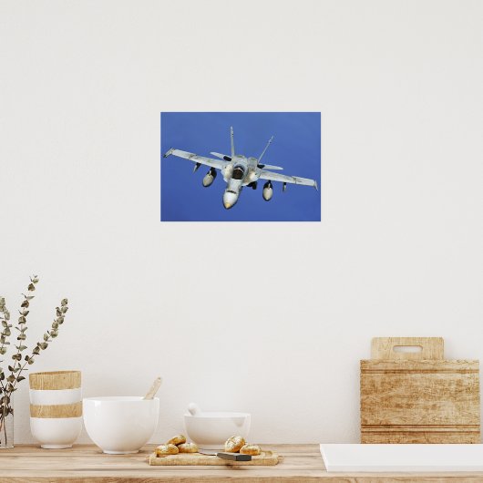 Ein F/A-18 Hornet nimmt an einer Mission teil Poster (Küche)