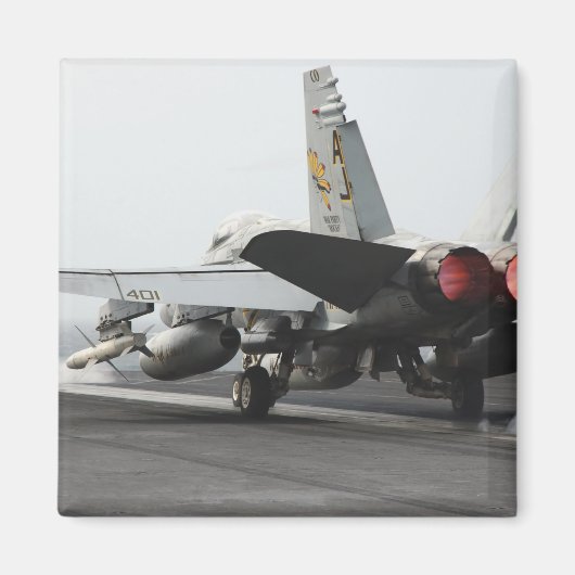 Ein F/A-18C Hornet startet vom Cockpit 2 Magnet (Vorne)