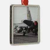 Ein F/A-18C Hornet startet vom Cockpit 2 Silbernes Ornament (Rechts)