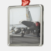 Ein F/A-18C Hornet startet vom Cockpit 2 Silbernes Ornament (Links)