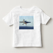 Ein F/A-18C Hornet startet vom Cockpit Kleinkind T-shirt (Vorderseite)