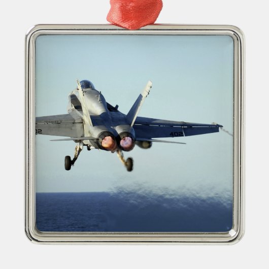 Ein F/A-18C Hornet startet vom Cockpit Ornament Aus Metall (Vorne)