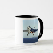 Ein F/A-18C Hornet startet vom Cockpit Tasse (VorderseiteRechts)