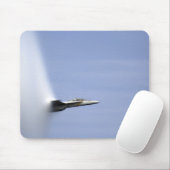 Ein F/A-18E Super Hornet erreicht die Geschwindigk Mousepad (Mit Mouse)