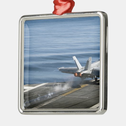 Ein F/A-18E Super Hornet Ornament Aus Metall (Links)
