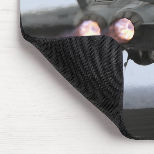 Ein F/A-18E Super Hornet startet Mousepad (Ecke)