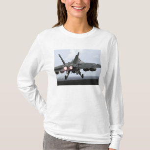 Ein F/A-18E Super Hornet startet T-Shirt