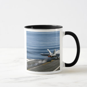 Ein F/A-18E Super Hornet Tasse