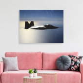 Ein F/A-22 Raptor fliegt eine Ausbildungsmission 2 Leinwanddruck (Insitu (Wohnzimmer))
