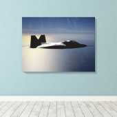 Ein F/A-22 Raptor fliegt eine Ausbildungsmission 2 Leinwanddruck (Insitu (Holzboden))