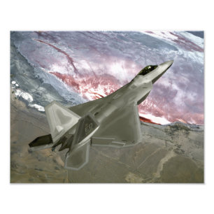 Ein F/A-22 Raptor fliegt eine Trainingsmission Fotodruck