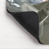 Ein F/A-22 Raptor fliegt eine Trainingsmission Mousepad (Ecke)