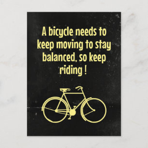 Ein Fahrrad muss zum Verschieben der Postkarte Beh